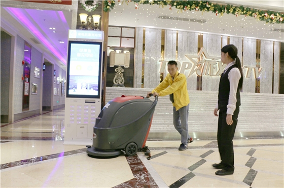 星派对连锁KTV全自动电瓶洗地机.jpg