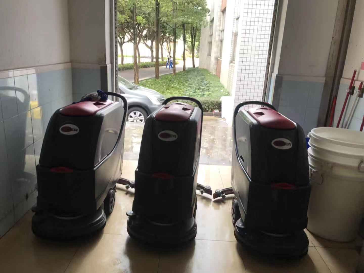 威霸手推式洗地机2.jpg