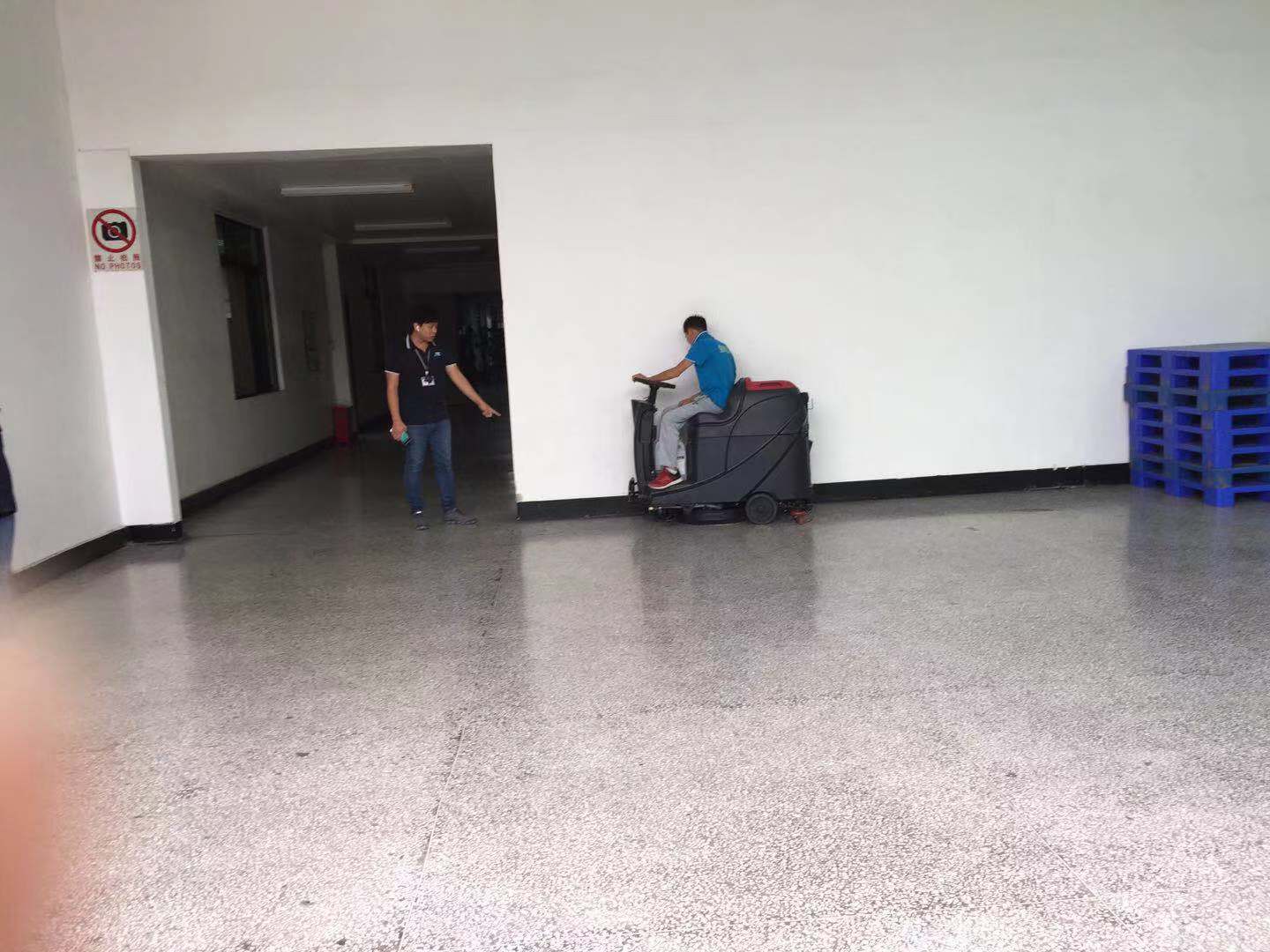 全自动洗地机为持久抗疫战保驾护航！